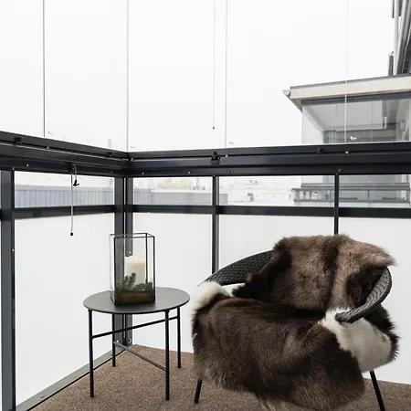 Lägenhet Cozy Downtown With Sauna, Balcony & Parking - Lapnest *