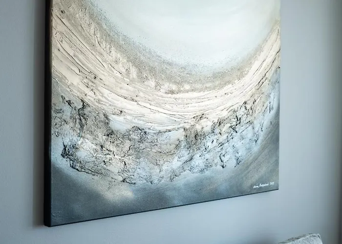 Cozy Downtown With Sauna, Balcony & Parking - Lapnest Apartment