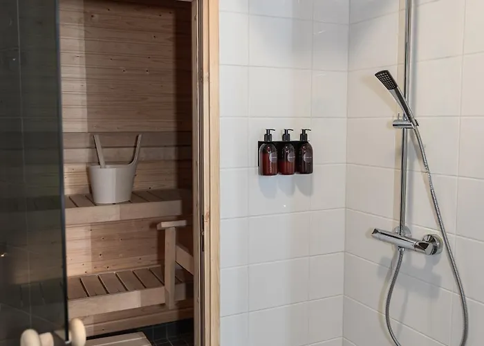Cozy Downtown With Sauna, Balcony & Parking - Lapnest Apartment
